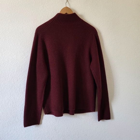 Unworn Vince Women's Ribbed Cashmere Turtleneck Sweater in Burgundy - Picture 5 of 7
